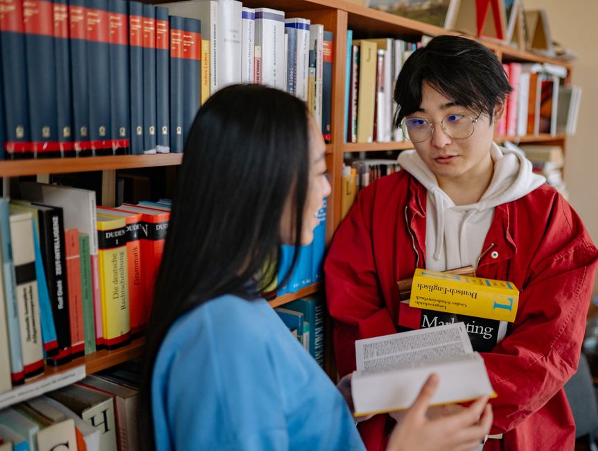 Building a Book Club That Actually Lasts: Lessons From Years of Monthly Meetings